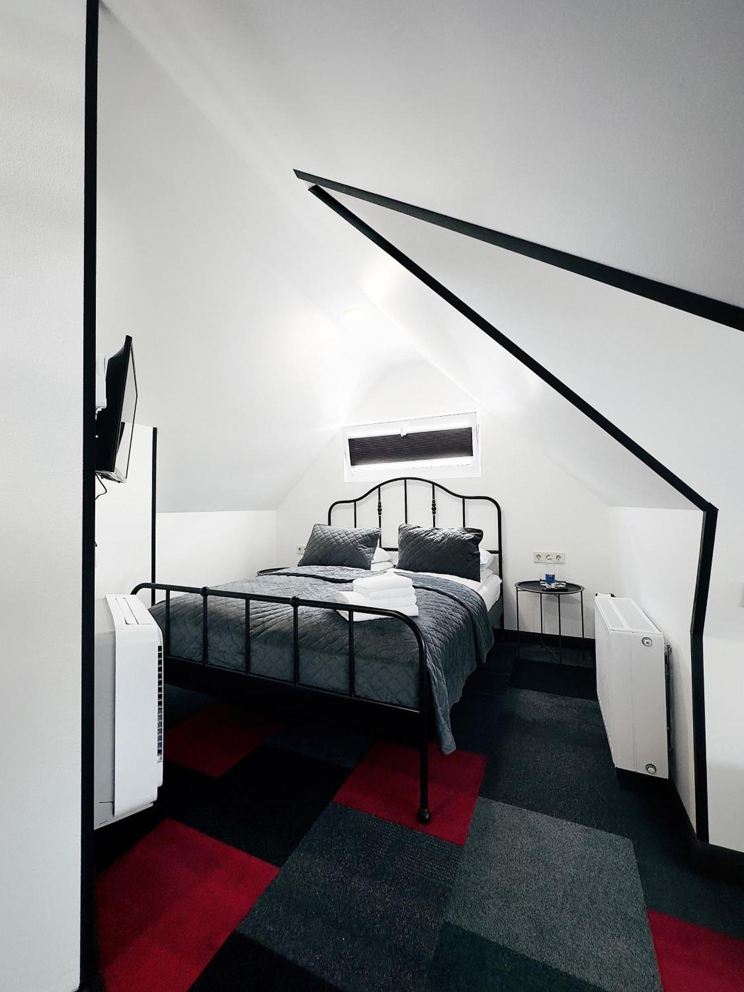 Broken Bed Hootel 考纳斯 外观 照片