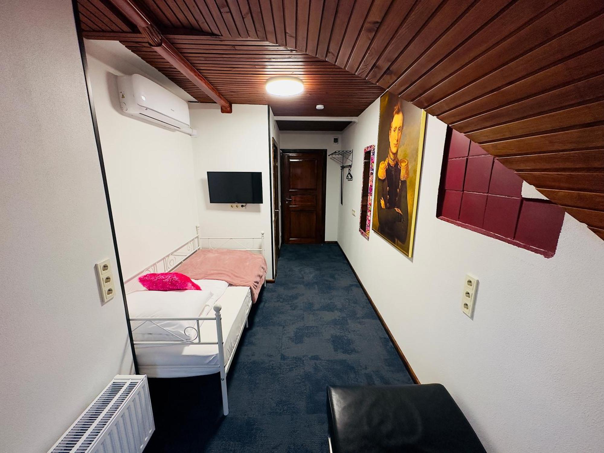 Broken Bed Hootel 考纳斯 外观 照片