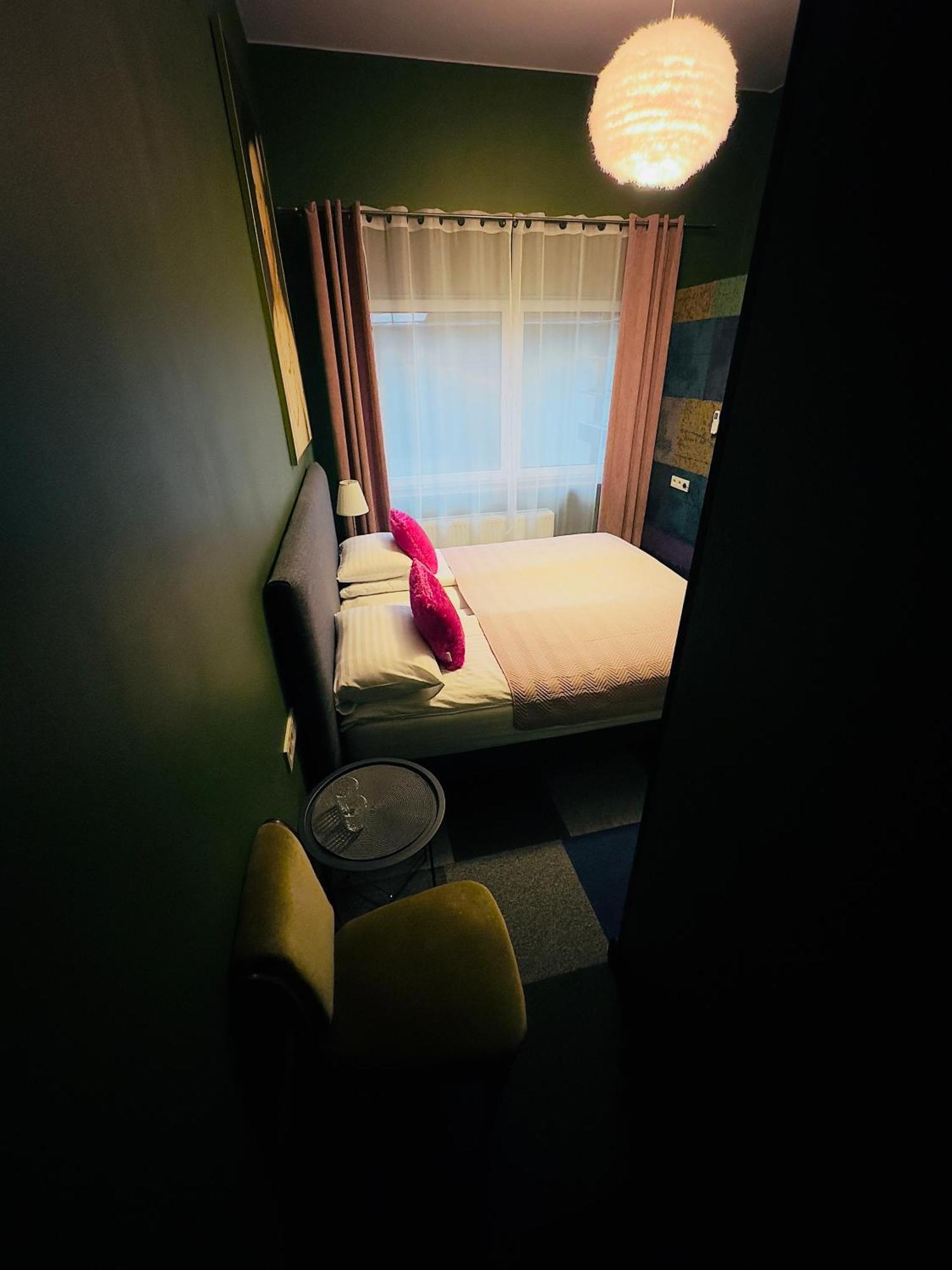 Broken Bed Hootel 考纳斯 外观 照片