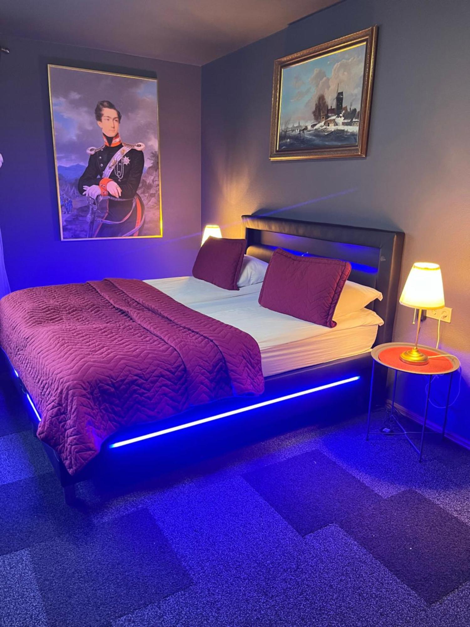 Broken Bed Hootel 考纳斯 外观 照片