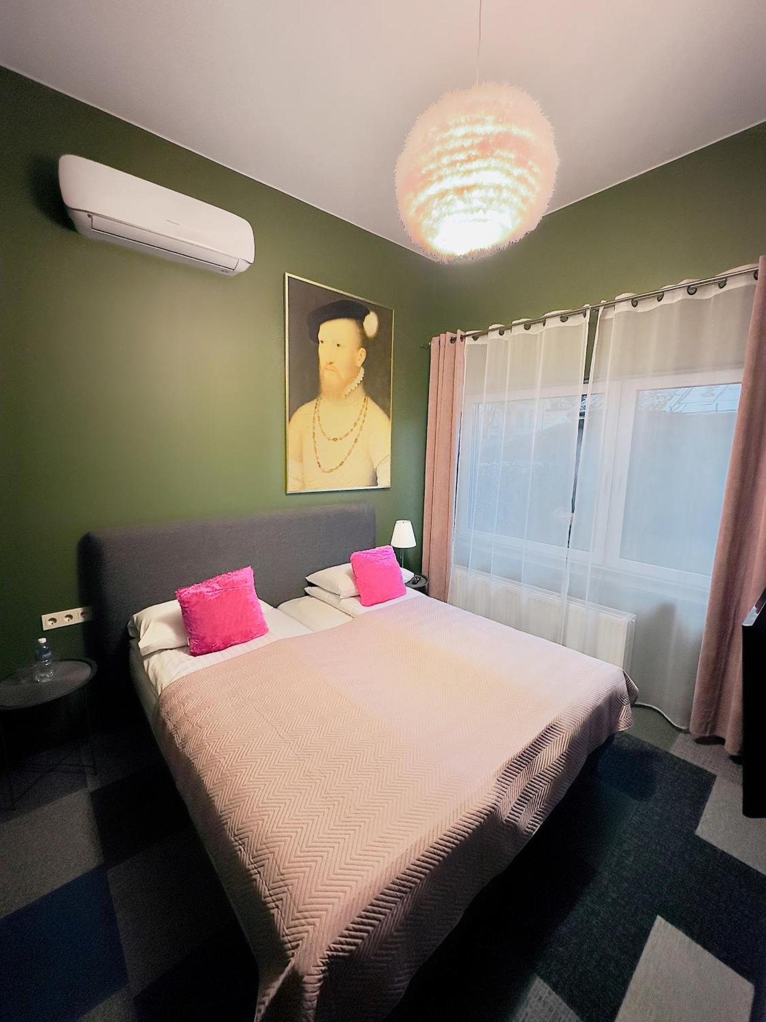 Broken Bed Hootel 考纳斯 外观 照片